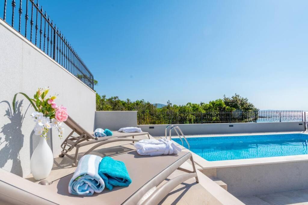 Sunset Paradise, Getaway Villa In Private Oasis Loviste Exterior photo