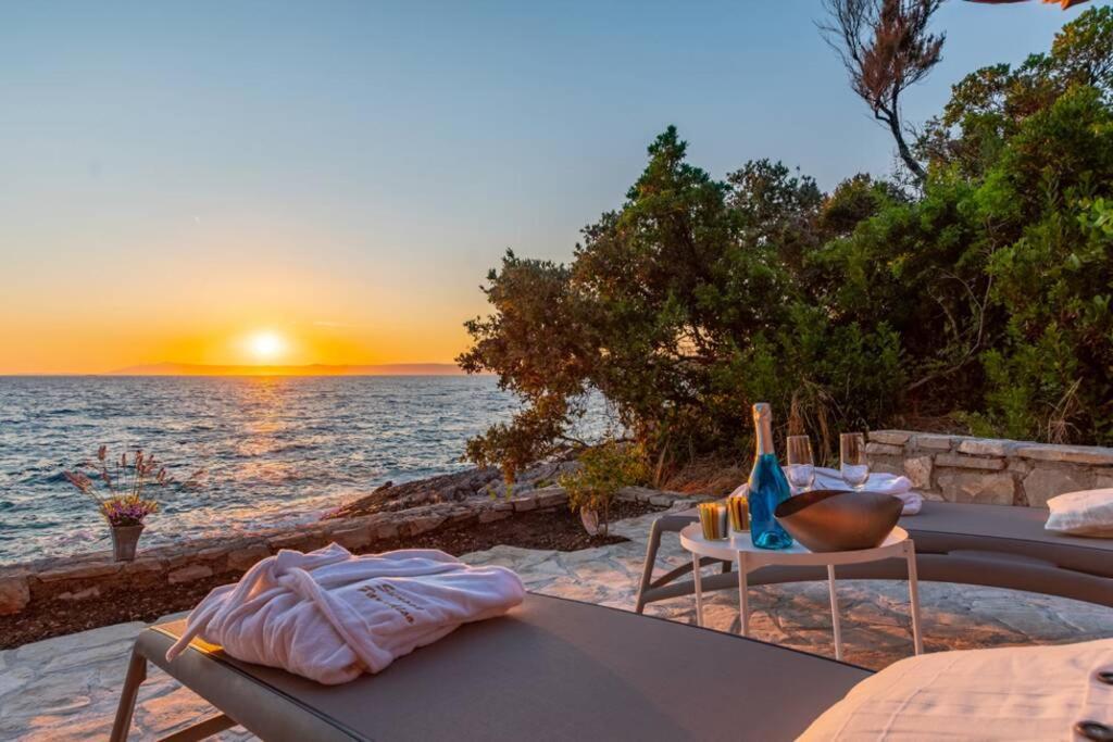 Sunset Paradise, Getaway Villa In Private Oasis Loviste Exterior photo
