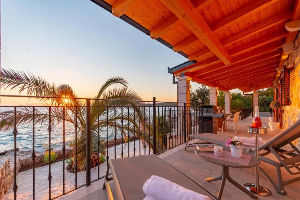 Sunset Paradise, Getaway Villa In Private Oasis Loviste Exterior photo